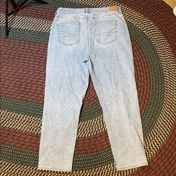 American Eagle Light Wash Stretch Mom Straight Leg Jean Size 16 Regular - Picture 5 of 5